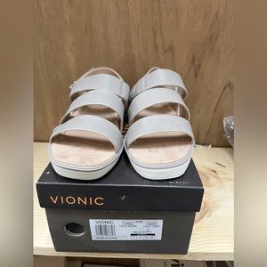 NEW! WOMENS VIONIC LEILA KEOMI LIGHT GREY